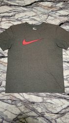 T-shirt con marchio Nike