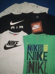 T-shirt con marchio Nike