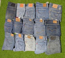 LEVI’S  MINI SHORTS (C 52)