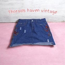 TH005 Distressed Denim Mini Skirt – Fashionable Su..