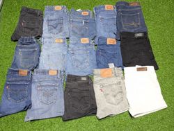 LEVI’S MINI SHORTS (C 113)