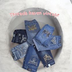 TH#012 Y2K Embroidered Denim Shorts – Vintage Insp..