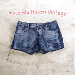 TH#001 Original Levi’s Denim Shorts – Premium Qual..