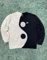 Upcycled Mixed Branded Yin-Yang Sweatshirt - Artis..