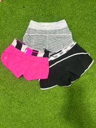 Yv303 lululemon Shorts 8P