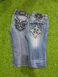 Branded shorts capris