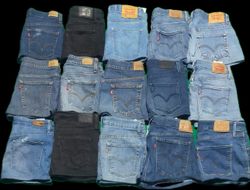 LEVI’S MINI SKIRTS (C 126)