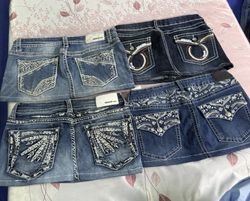Grace in LA and other mini skirts ID07