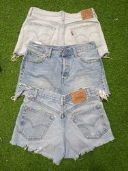 Vintage Levis ladies shorts — luxury thrift find ✨