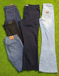 5667 - Levi's Flare and Straight Jeans