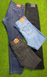5690 - Levi's Straight Jeans