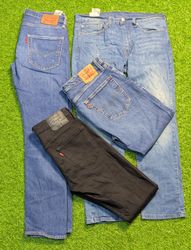 5691 - Jeans Levi's Straight e Relaxed