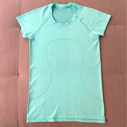 Lululemon t shirt
