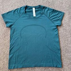Lululemon t shirt