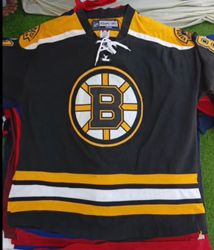 NFL NHL NBA & MLB jerseys (100) pcs