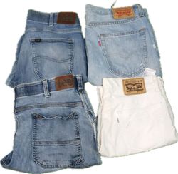 LEVI’S SHORTS (D 68)