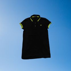 Camisa de t con cuello de marca