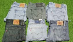 LEVI'S, 502 , 527 , 505 JEANS (A 79) .