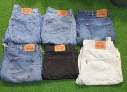 LEVI’S  SHORTS (D 122)