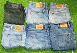 LEVI’S SHORTS (D 126)