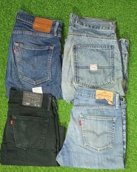 LEVI’S  SHORTS (D 132)