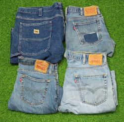 LEVI’S  SHORTS (D 136)