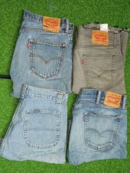 LEVI’S , LEE SHORTS (D 137)