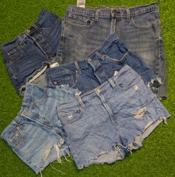 6397 - Levi's Denim Shorts