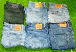 LEVI’S SHORTS (D 126)