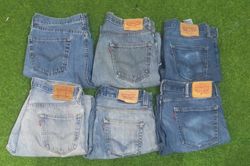 LEVI’S SHORTS (D 105)