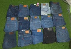 LEVI’S MINI SHORTS (C 186)