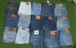 LEVI’S MINI SHORTS (C 187)