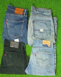 LEVI’S  SHORTS (D 132)