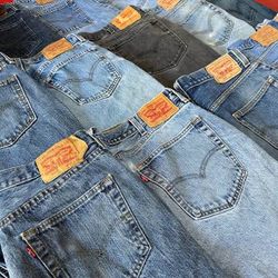 Women Levis Pants