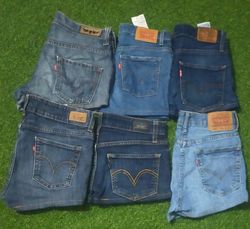 LEVI’S  MINI SHORTS (C 232)