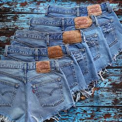 Levi's women short