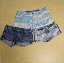 Lot of 10 Women's Y2K Distressed & Zipper Detail J..