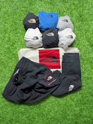 The North Face Polos/T-shirt/Trousers TNF