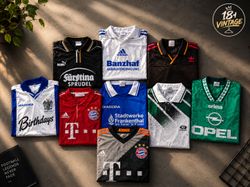 Ensemble de 10 maillots de football vintage et mod..