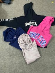 Mélange de sweat-shirts à capuche et de sweat-shir..