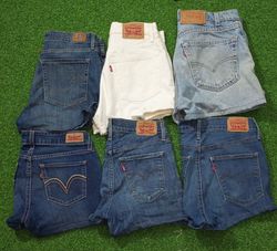 LEVI’S MINI SHORTS (C 392)