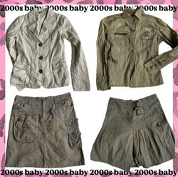 Fille utilitaire des années 2000 : veste et jupe c..
