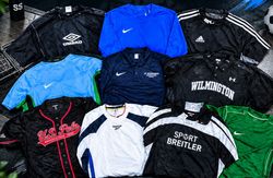 Polo sportifs Nike adidas