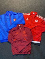 Adidas und Nike Trainingsjacken Seriennummer-2037