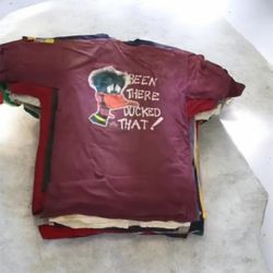 „College-, Universitäts- und Sports-T-Shirts“