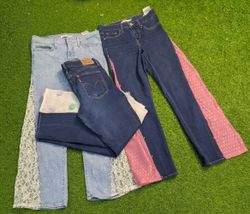 8415 - Levi's Upcycled Instagram trendy Flare Jean..