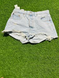 Levis women’s shorts (EV/8)