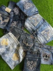 Y2K skirts BN 565)BN 😊