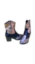 WOMEN’S EMBROIDERY SNIP TOE ANKLE COWBOY BOOT