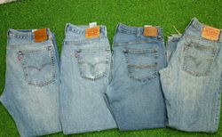 LEVI’S JEANS  (A 215)